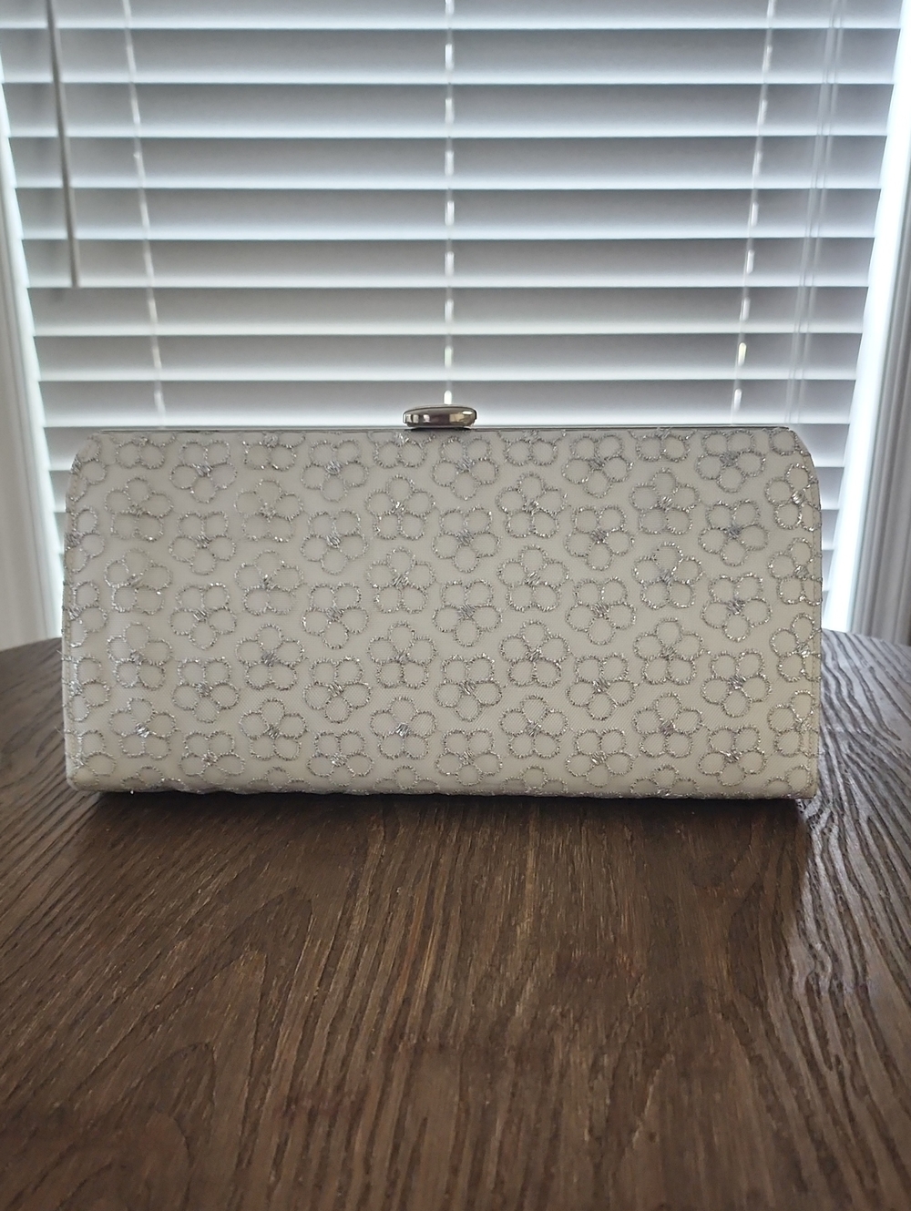 Elegant White & Silver Daisy Handbag/Clutch